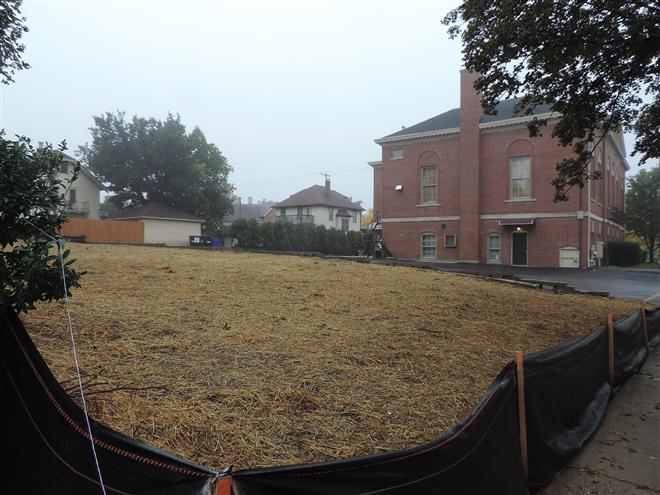 The Wauwatosa Woman’s Club hopes to convert this vacant lot into an expansion of its parking lot near the intersection of Milwaukee and Wauwatosa avenues.