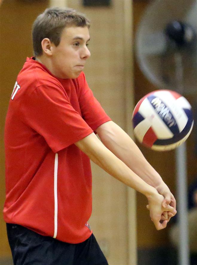 Joe Oleniczak of Wauwatosa East concentrates on a dig against Marquette on Oct. 9 on the road.
